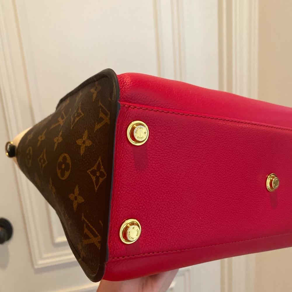 Louis Vuitton Handbag - Picture 7 of 10
